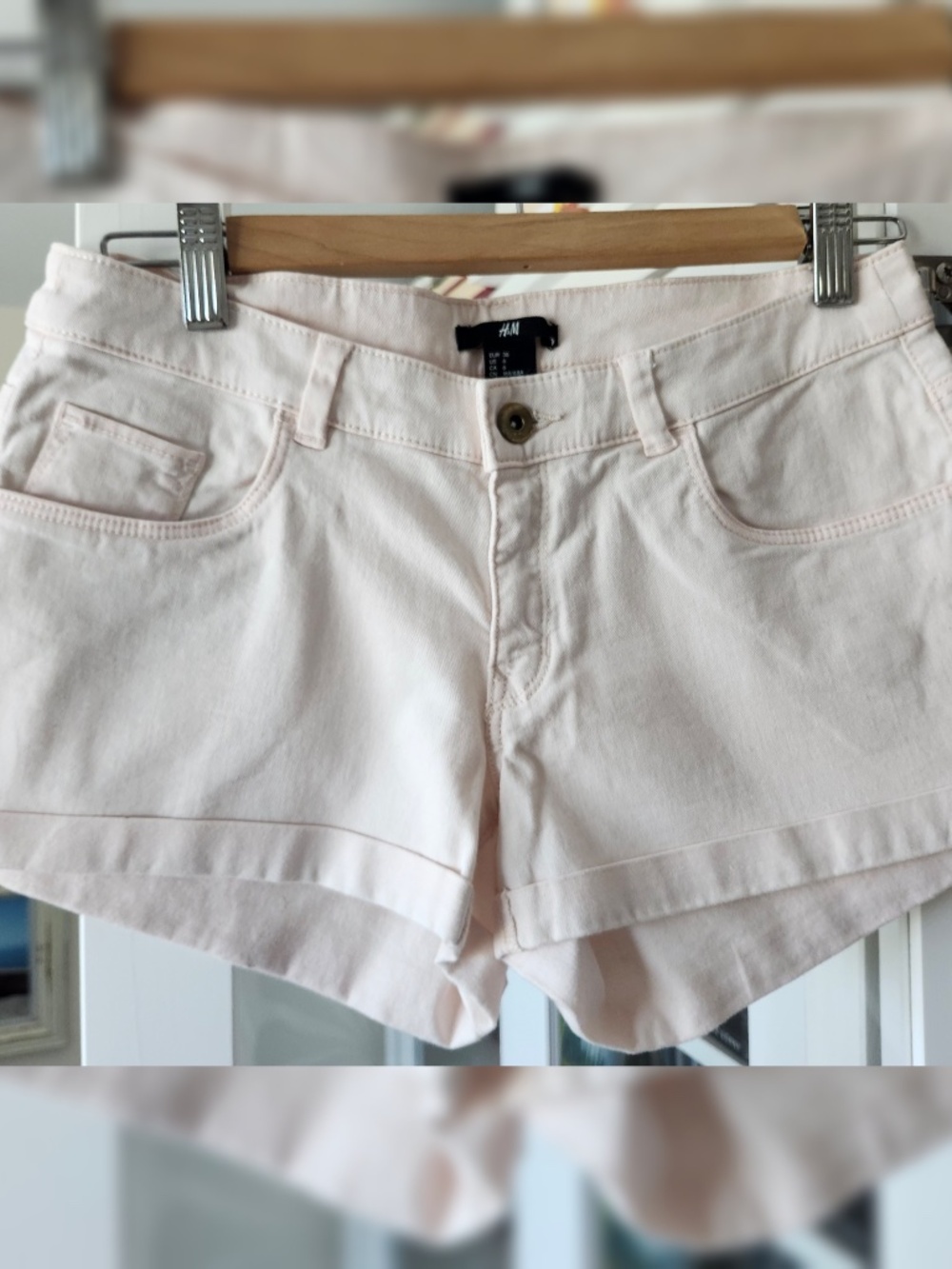 New women's light pink shorts - size 4